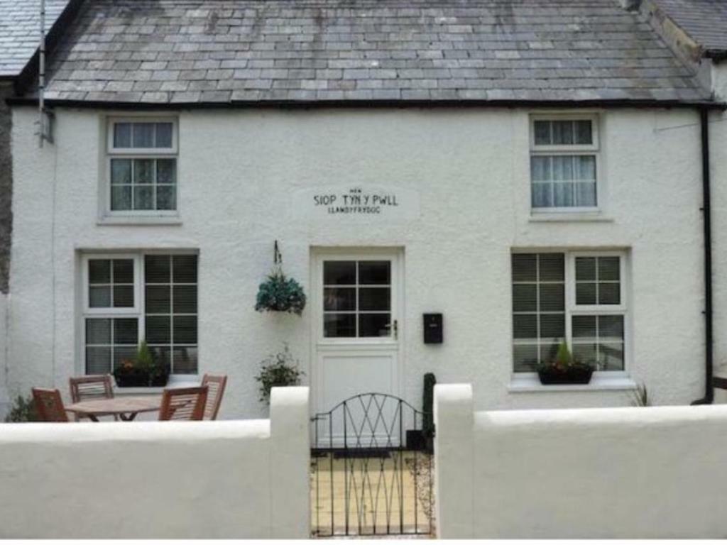 The Old Shop Villa Llandyfrydog Esterno foto