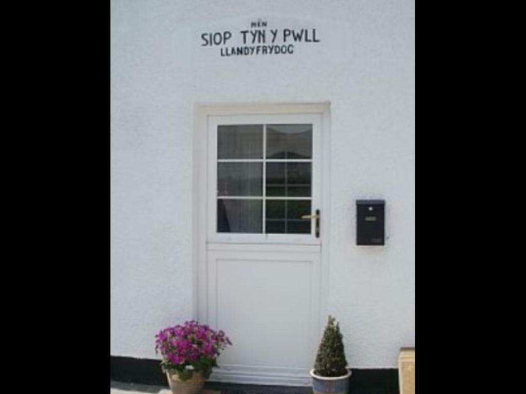 The Old Shop Villa Llandyfrydog Esterno foto
