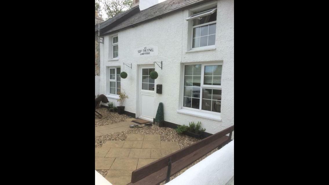 The Old Shop Villa Llandyfrydog Esterno foto
